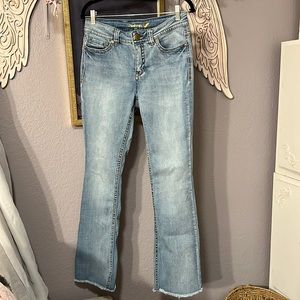 Seven7 Premium Denim Mini Bootcut Mid-Rise Embroidered Back Pockets Soft!
